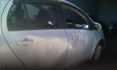 À Balaclava : 3 individus saccagent une voiture dans le parking d’un hôtel