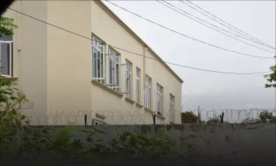 Dans un shelter de GRNO : un père tente d’enlever son bébé et blesse la mère âgée de 17 ans