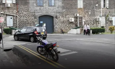 Au nez et à la barbe…