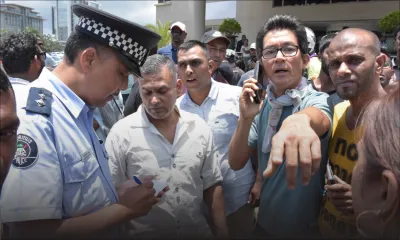 Rassemblement devant la Maubank : les marchands ambulants d’Ébène réclament l’obtention d’un permis