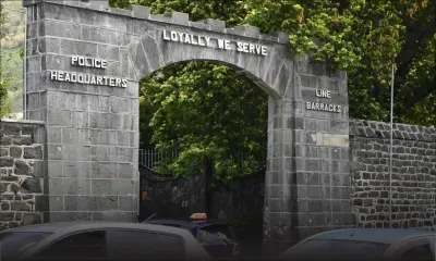 Il découvre un voleur sous son lit