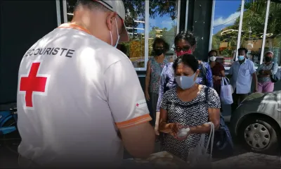 [En images] Covid-19 : Radio Plus distribue masques et gels hydro-alcooliques dans le pays