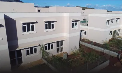 En chantier : un peu plus de 1 200 jours pour construire 12 000 maisons 