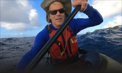 Kevin Bonfield fait le tour de l’île en kayak en six jours