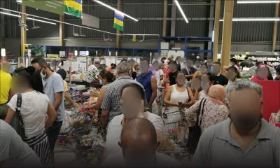 Des Mauriciens se préparent en cas d’un reconfinement : ruée vers les supermarchés samedi soir