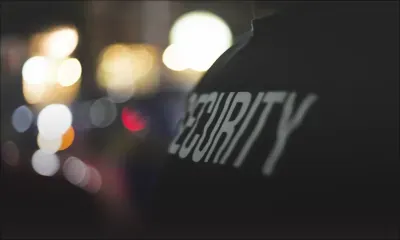 Bouncer, un métier sulfureux : qui sont ces gros bras craints et haïs ?