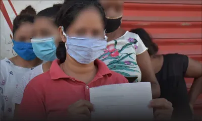 Une dizaine d'employées d'un supermarché à Cassis protestent contre la réduction de leurs salaires
