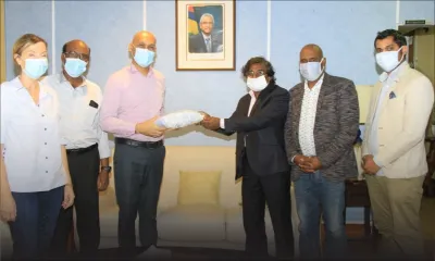 Covid-19 - Siven Selloyee fait don de 5000 masques au ministère de la Santé