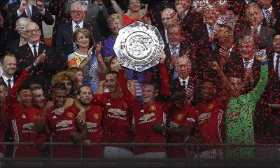 Football: Zlatan Ibrahimovic offre le Community Shield à Manchester United