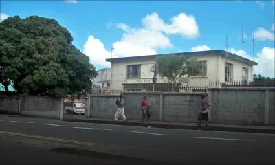 Il agresse un policier avant de s’excuser : «Mo impé sou akoz sa mem monn exciter»