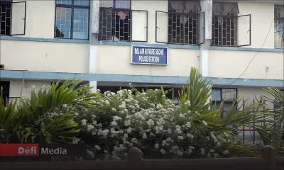 Un ado de 15 ans à des policiers : «Zot pa pou kapav fer nanie. Mo pou 'crash' sa station la» 