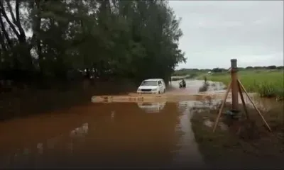 Fond-du-Sac : deux personnes coincées dans leur voiture piégée par les eaux