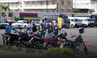 Le passage obligatoire par les moto-écoles fait crisser les dents