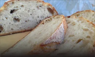 Consommation : deux étiquettes superposées avec deux prix et dates de péremption différents