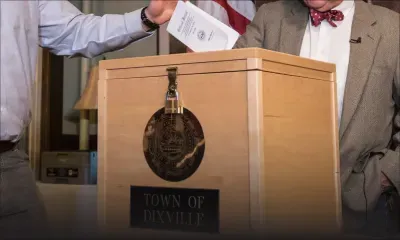 Ouverture des bureaux de vote pour le scrutin présidentiel aux Etats-Unis