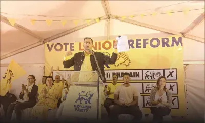 Roshi Bhadain aux députés du MMM au No 20 : «Zot dir bizin sanze, me si bizin sanze, bizin sanz zot»