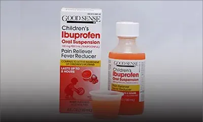 Ibuprofène : les effets indésirables de nouveau signalés