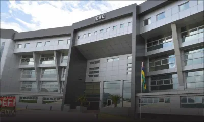 Soupçonné d’avoir sollicité Rs 100 000 et Rs 25 000 auprès de deux suspects : le Dectective Inspector Derochoonee arrêté par l’Icac 