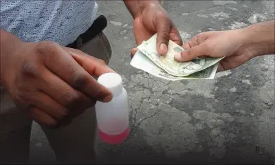 Trafic devant des postes de police : un bouchon de méthadone vendu à Rs 200