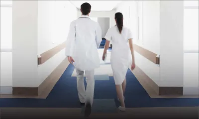 Dans un hôpital public : une doctoresse, une infirmière et deux infirmiers surpris dans une situation compromettante