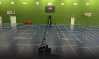 Au gymnase James Burty David : les badistes s’indignent des filets de protection installés