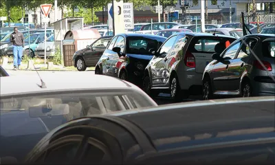 Palma: les écoliers marchent sur la chaussée