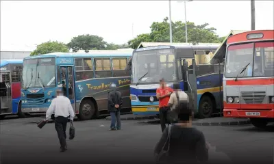 À la gare du Nord: elle est coincée contre une rembarde