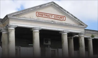 Réclamation de Rs 500 000 de dommages : il poursuit un supermarché et le vigile pour «abus et faute»