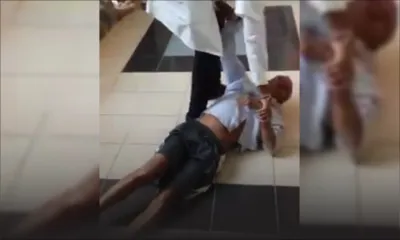 Vidéo montrant un vieil homme qui est «traîné de force» dans un hôpital : l'infirmier s'explique
