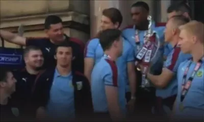 Angleterre: Pas de médaille pour Barton lors de la fête du titre de Burnley