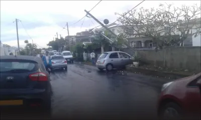 À Mont-Roches : une voiture dérape et percute deux pylônes