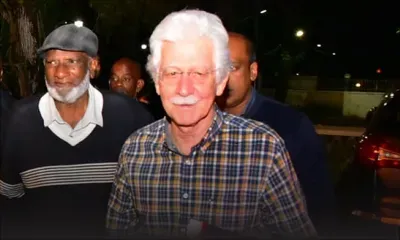 Paul Bérenger sur le terrain en réunion privée pour finaliser la liste des candidats MMM