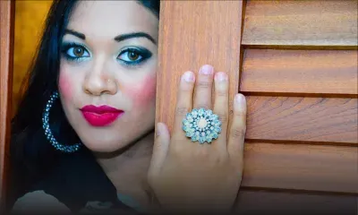 Nirusha Routho-Ramessur, comme illuminée par la danse