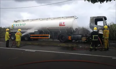 Un camion transportant du carburant prend feu : arrêté, le chauffeur parle d’un vol d’essence qui a mal tourné