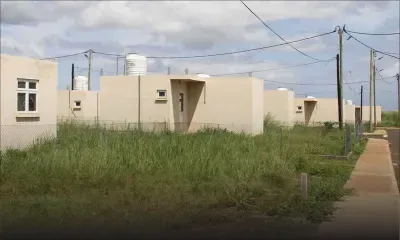 Atelier de mécanicien… boutique qui vend des boissons alcoolisées : tout est permis dans la cour des appartements NHDC ?