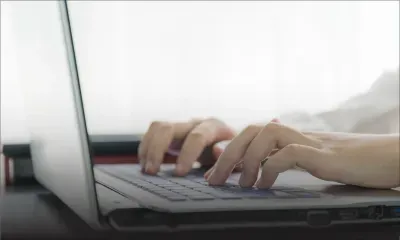 Elle paie pour des vêtements sur Facebook, mais ne les reçoit pas