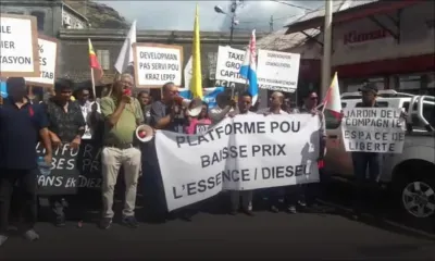 La Plateforme pou baiss prix l’essens ek diesel manifeste dans les rues de Port-Louis