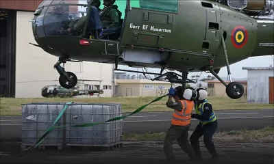 [En images] Pompage du fioul du Wakashio : la Police Helicopter Squadron à pied d’œuvre