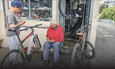 Mohunlall Ramsurn : à 98 ans, un vélo-mécano qui défie le temps