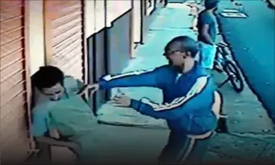 L’agression de Nitin Jeeha par Suren Seeruttun filmée