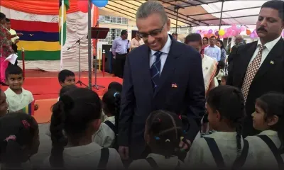 Cérémonie de lever du drapeau dans les écoles
