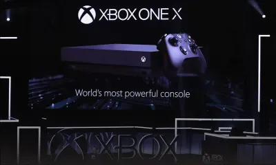 Microsoft dévoile sa nouvelle console Xbox One X face à Sony
