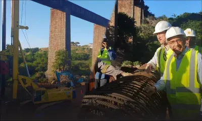 Metro Express : visite des lieux de Pravind Jugnauth en casque et gilet fluorescent à GRNO