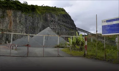 China International Water and Electic Corp nie les allégations de trafic de roches