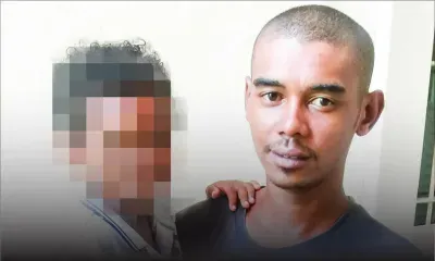 Un père qui élève seul son enfant recherche du travail 