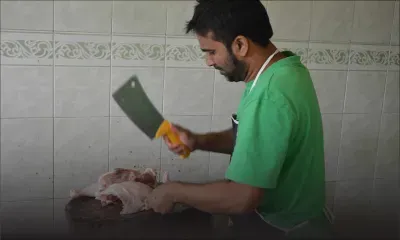 Arshad Keenoo l'as de la découpe du poulet