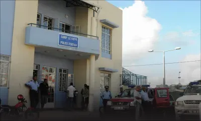 À Camp-Levieux : un policier surveille un enfant alors que la mère est en Cour