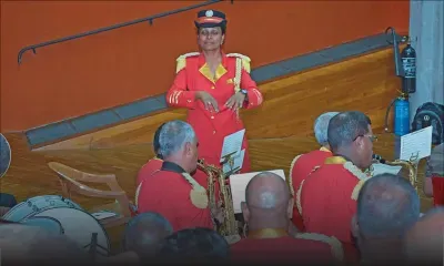 Jennifer Cangy « Band Mistress » de la prison : une femme qui mène les hommes à la baguette