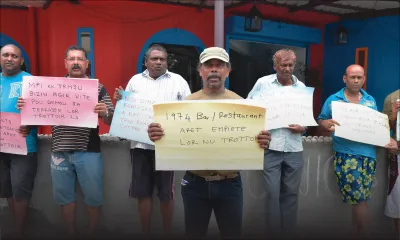 À Trou-aux-Biches: manif contre un restaurant sur la voie publique