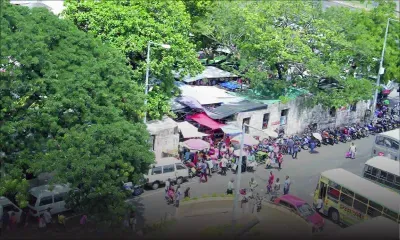 Place Decaen vendredi : les marchands ambulants plient bagage